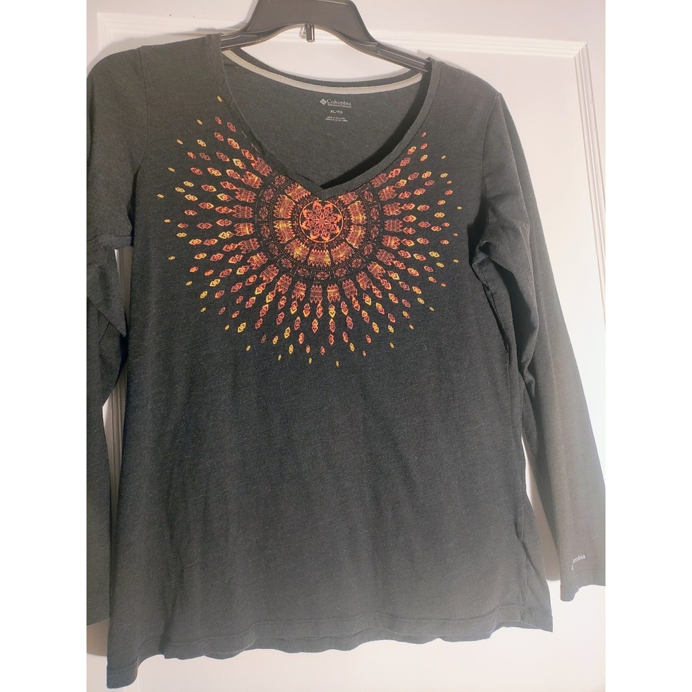 Columbia Women's XL Long Sleeve V Neck Boho Medallion Graphic Shirt Black